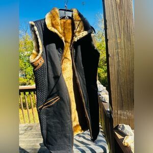 Montana Co. Fur Long Vest 20”p2p 31” long sz M/L reversible